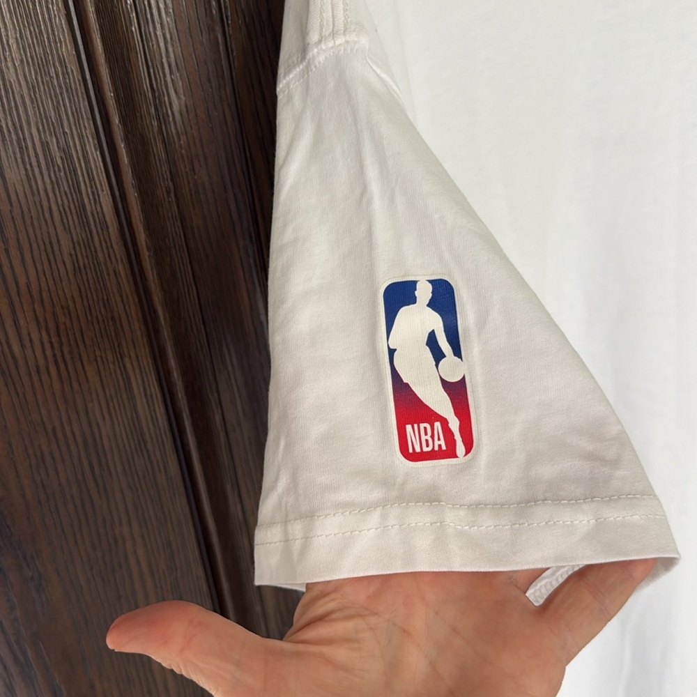 NIKE Philadelphia 76ers Courtside Statement Edition Men's T-Shirt - Loose Fit- L - Picture 7 of 10